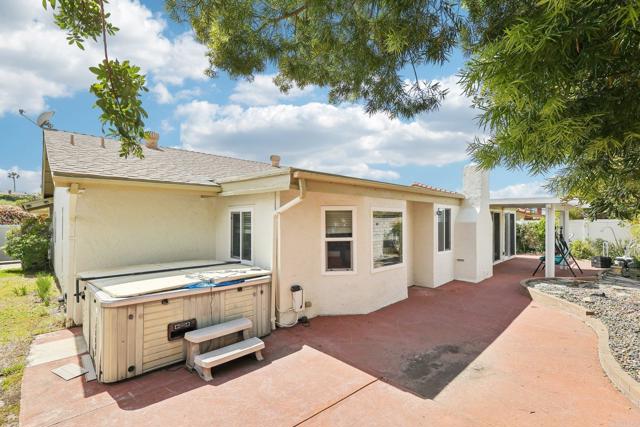 16407 Gabarda Road, San Diego CA: https://media.crmls.org/mediaz/0111aae6-dcfc-4090-b2bc-8022d4596be8.jpg