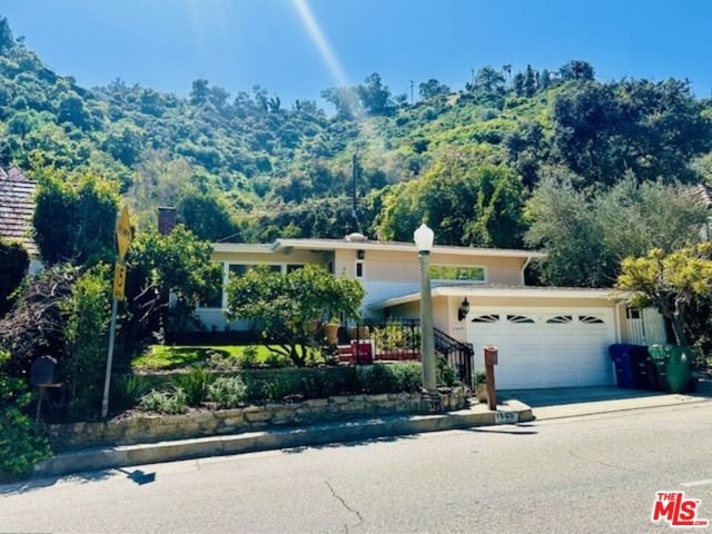 1669 Beverly Drive, Beverly Hills, California 90210, 3 Bedrooms Bedrooms, ,2 BathroomsBathrooms,Single Family Residence,For Sale,Beverly,24370467