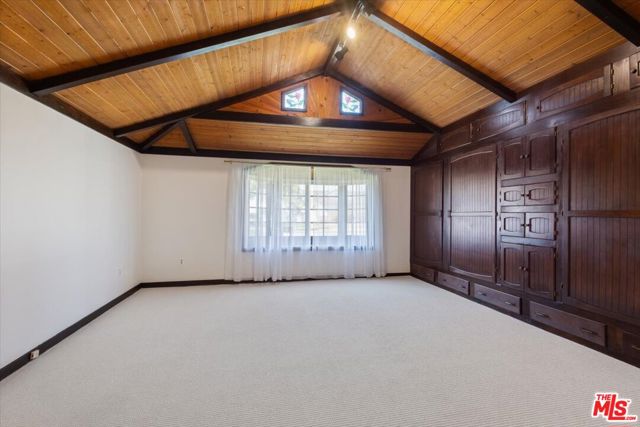 12848 Tiara Street, Valley Village CA: https://media.crmls.org/mediaz/011254ff-1b79-41ce-914f-313bde9ab292.jpg