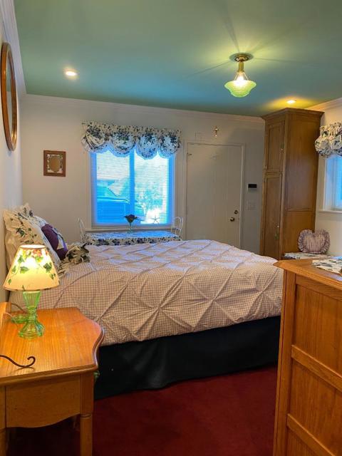 621 Mcclellan Avenue, Monterey CA: https://media.crmls.org/mediaz/011296f5-bf00-4913-ab8b-96e1d0b44757.jpg