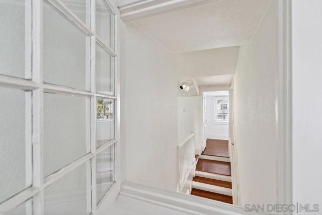 1312 3Rd St, Coronado CA: https://media.crmls.org/mediaz/0112aacb-f3c5-41fe-a2f0-f33aacb76e24.jpg