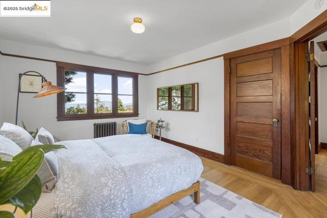 1398 Scenic Ave, Berkeley CA: https://media.crmls.org/mediaz/0112d9dd-5eb1-46db-9fbd-e1753e1b0a07.jpg