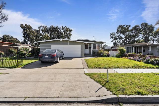718 Meadow Drive, Salinas CA: https://media.crmls.org/mediaz/0112ff5c-b7ce-4d81-bd94-a09a986650c8.jpg
