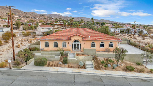 12622 Miracle Hill Road, Desert Hot Springs CA: https://media.crmls.org/mediaz/011330ac-5a3b-4020-8e88-b945ee3f82c9.jpg