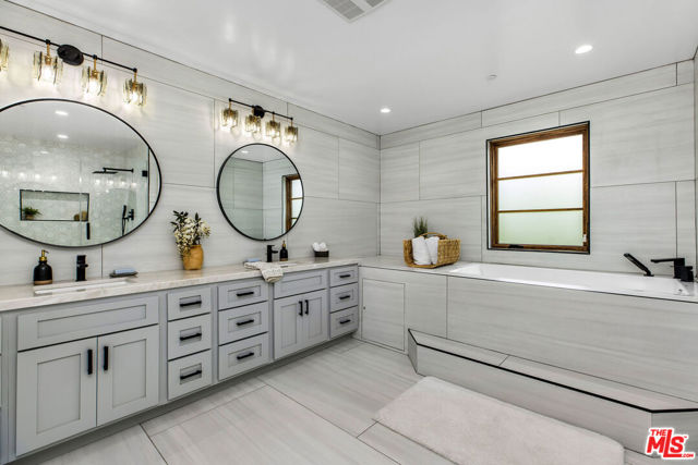 6888 Alta Vista Drive, Rancho Palos Verdes CA: https://media.crmls.org/mediaz/01137b75-5164-4a22-9869-15667aec30ad.jpg