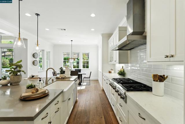 22 W Hill Way, Orinda CA: https://media.crmls.org/mediaz/0113a1f2-aca7-4e16-9870-7fab081a9a5e.jpg