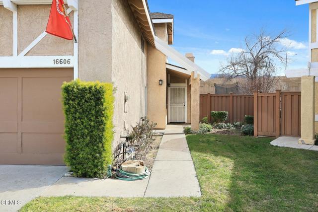 16606 Shinedale Drive, Canyon Country CA: https://media.crmls.org/mediaz/0113bfd4-cbc8-4192-b8a0-3c7b23ffafc1.jpg