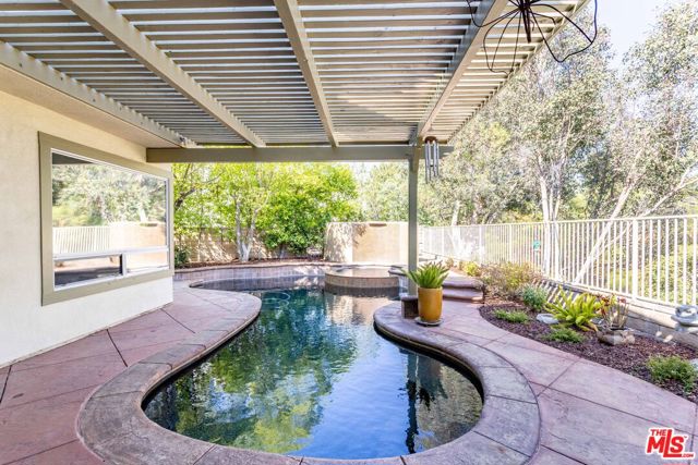 27350 Landon Place, Valencia CA: https://media.crmls.org/mediaz/0113f813-7530-4280-b5e4-412a16d15659.jpg