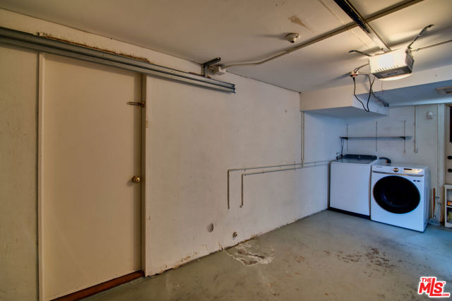 127 Abalone Avenue, Newport Beach CA: https://media.crmls.org/mediaz/011434bf-90f7-4aeb-ae1e-47d36ce02c60.jpg