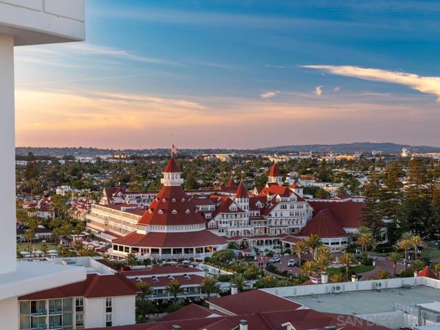 1720 Avenida del Mundo, Coronado CA: https://media.crmls.org/mediaz/01144408-3c2a-4a34-8aa5-888787e99777.jpg