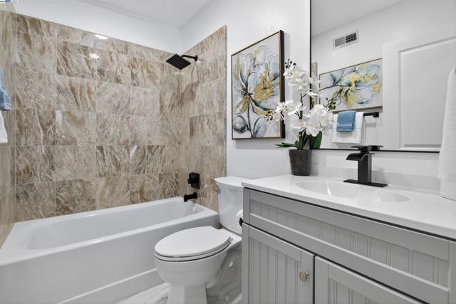 4217 Waycross Ct, Pleasanton CA: https://media.crmls.org/mediaz/0114509d-62ff-41eb-987c-3a3ebc7b3422.jpg