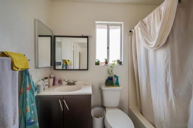 8713 15 Central Way, Spring Valley CA: https://media.crmls.org/mediaz/01147410-3dfd-4b2e-8085-f9b130c105cb.jpg