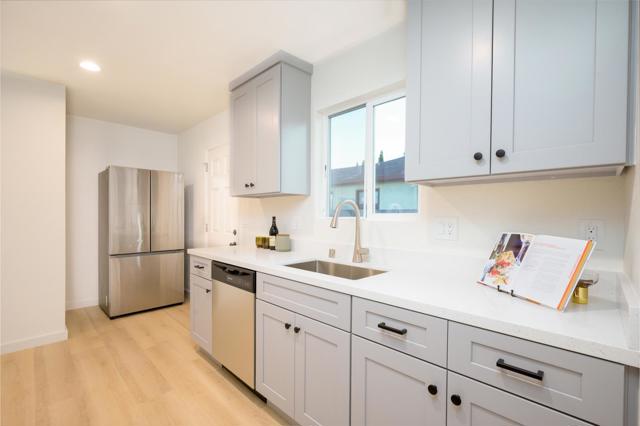 1064 15th Avenue, Redwood City CA: https://media.crmls.org/mediaz/01147603-10cc-480a-b04e-106c8b70554c.jpg