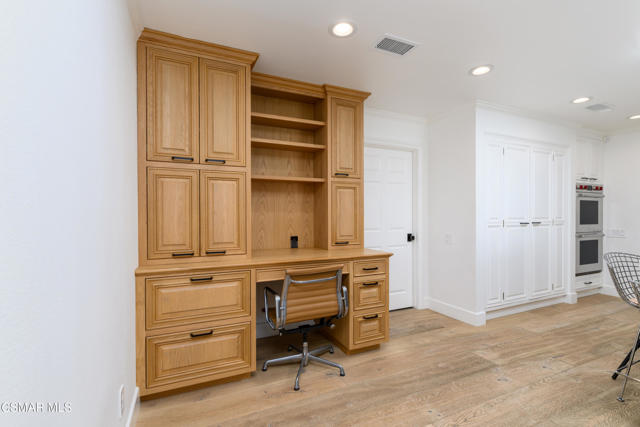 87 Pinecrest Road, Westlake Village CA: https://media.crmls.org/mediaz/011476d4-c00f-431b-8d8c-cbc79d73a281.jpg