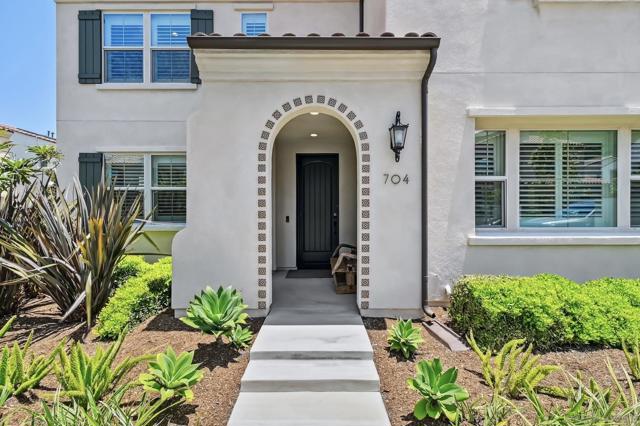 704 Merit Dr, San Marcos CA: https://media.crmls.org/mediaz/011481a5-5959-4f5c-87cd-7700f6282b99.jpg