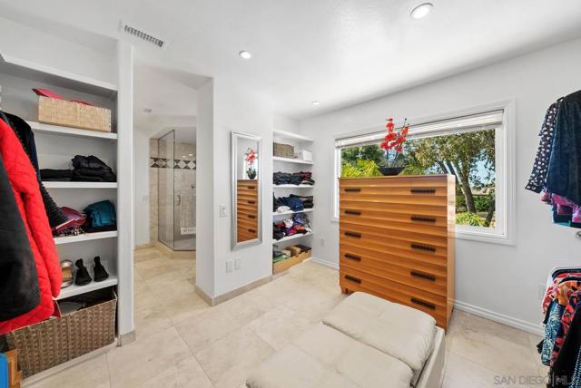 17221 Cloudcroft Dr, Poway CA: https://media.crmls.org/mediaz/01149b51-27aa-43db-9261-abe95b9ce7bb.jpg