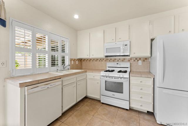 10357 Bart Way, Santee CA: https://media.crmls.org/mediaz/0114ff5b-3e85-487e-85b0-4452147578fb.jpg