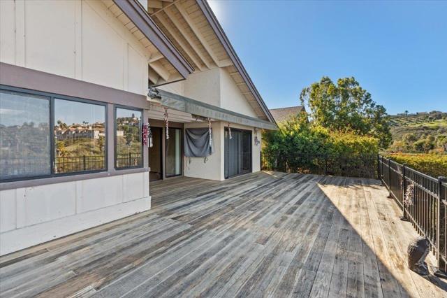 Detail Gallery Image 17 of 27 For 1610 via La Plaza, San Marcos,  CA 92078 - 3 Beds | 3 Baths