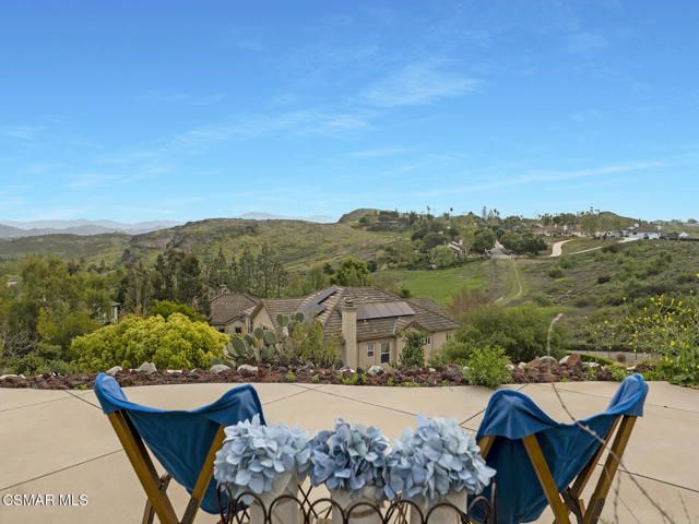 331 Briar Bluff Circle, Thousand Oaks CA: https://media.crmls.org/mediaz/011524ac-e063-4a7f-9cc8-dd27405282b8.jpg