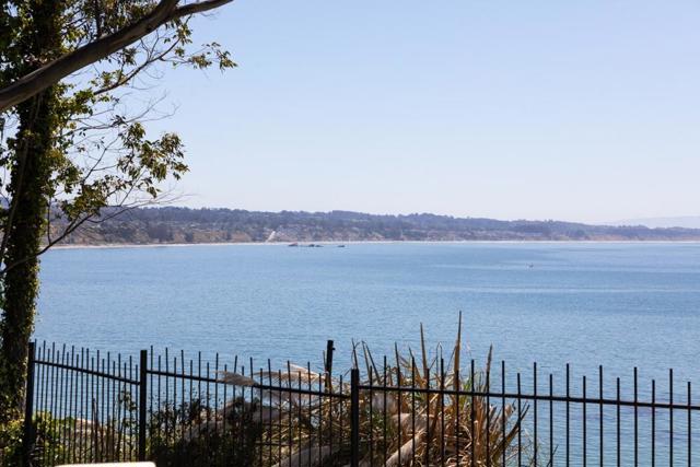620 El Salto Drive, Capitola CA: https://media.crmls.org/mediaz/01153dd9-5f02-418e-97e6-18e1089e1a99.jpg