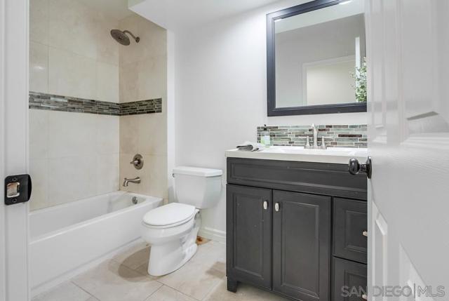 12709 Treeridge Ter, Poway CA: https://media.crmls.org/mediaz/01161660-2f1e-4bf6-8f10-2602ddd34417.jpg