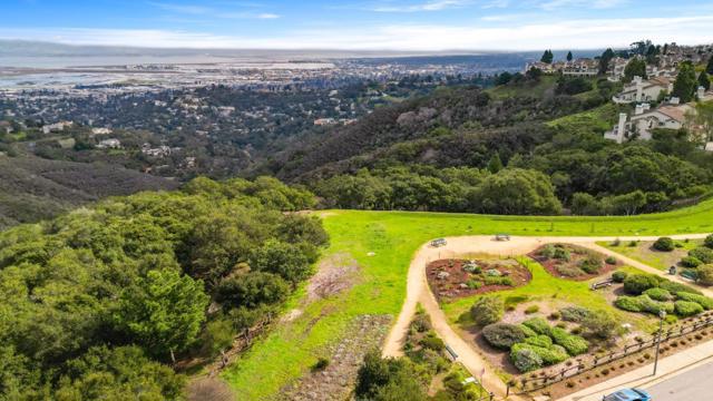 9 Mayflower Lane, San Carlos CA: https://media.crmls.org/mediaz/01162170-7476-46bc-8f3c-0598ddf0fa79.jpg