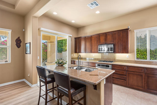 80831 Calle Azul, La Quinta CA: https://media.crmls.org/mediaz/0116cfd5-4d7b-401a-9013-d3af647ec65d.jpg