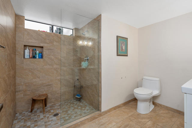 34324 Laura Way, Rancho Mirage CA: https://media.crmls.org/mediaz/01175713-d82c-403d-aef6-6165f8a3568d.jpg