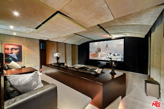 28177 Rey De Copas Lane, Malibu CA: https://media.crmls.org/mediaz/01176d5e-1d00-4aa3-b0f0-5ee493178212.jpg