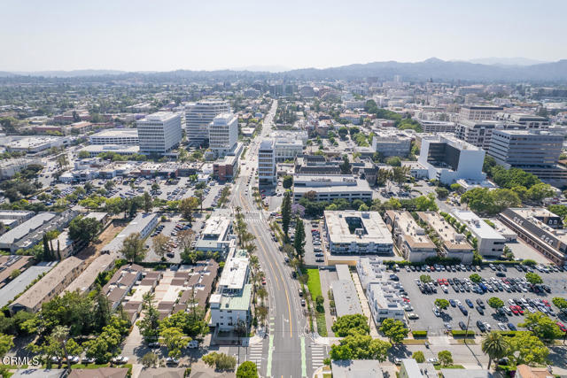 999 Cordova Street, Pasadena CA: https://media.crmls.org/mediaz/011794d6-2fad-40f3-a2a9-f827ed2a2256.jpg