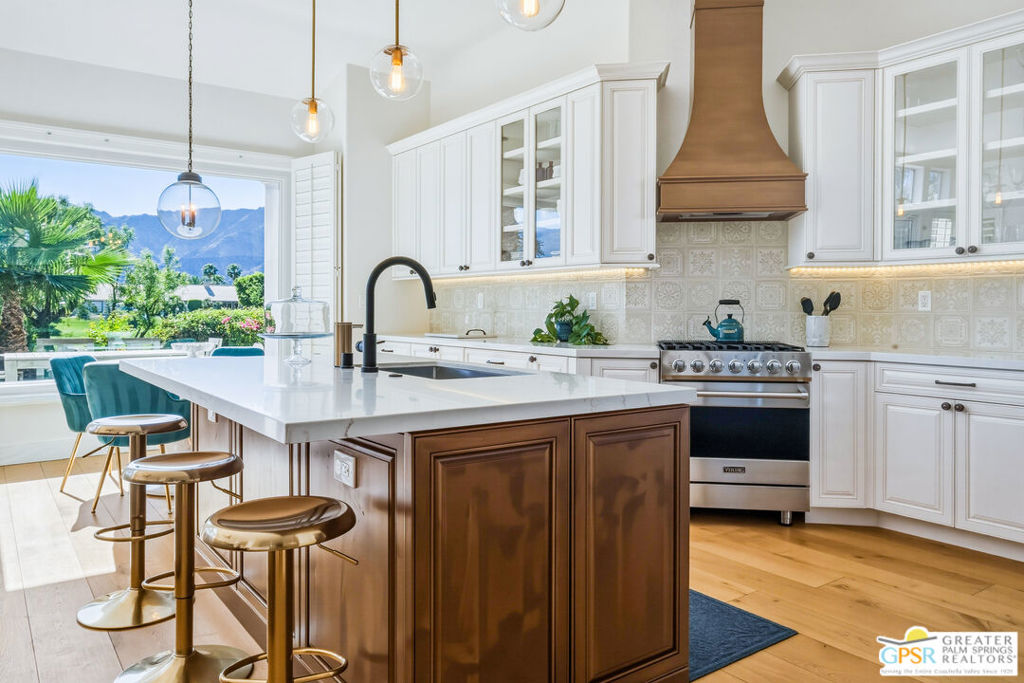 https://media.crmls.org/mediaz/0117eeaf-c94a-46dd-81f8-5f6d45f92432.jpg?preset=X-Large
