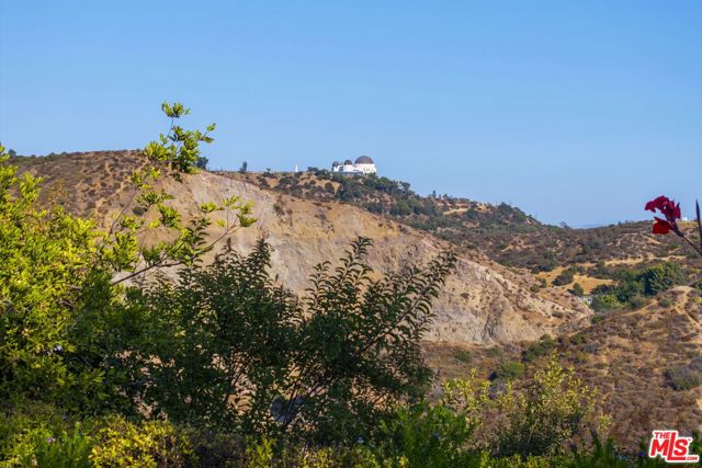 2980 Hollyridge Drive, Los Angeles CA: https://media.crmls.org/mediaz/01184d17-ef5d-406f-91fc-cd4a7848c35e.jpg