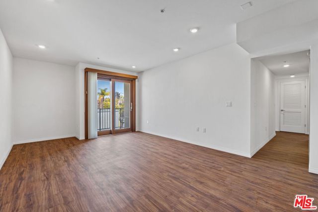 5245 Santa Monica Boulevard, Los Angeles CA: https://media.crmls.org/mediaz/0118d725-c149-4027-8df1-19240b5cc4a5.jpg