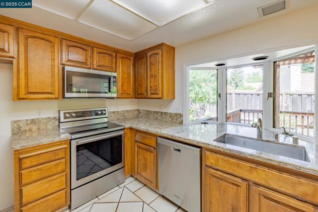 171 Mount Tam Ct, Martinez CA: https://media.crmls.org/mediaz/0119c948-2198-46a5-bfd0-114b80721507.jpg