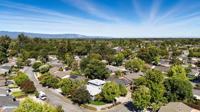 4189 Glenmont Drive, San Jose CA: https://media.crmls.org/mediaz/011a0b2d-1f3a-4c6e-a63a-45e2fe479977.jpg