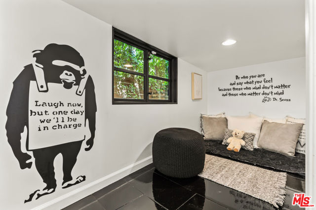 3159 Thatcher Avenue, Marina del Rey CA: https://media.crmls.org/mediaz/011a2738-31bc-4455-84cd-d6c5d0ac555e.jpg