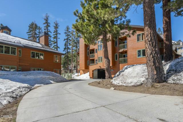 435 Lakeview Boulevard, Mammoth Lakes CA: https://media.crmls.org/mediaz/011a7ee7-a8a8-4fb3-854f-71310afd45d3.jpg