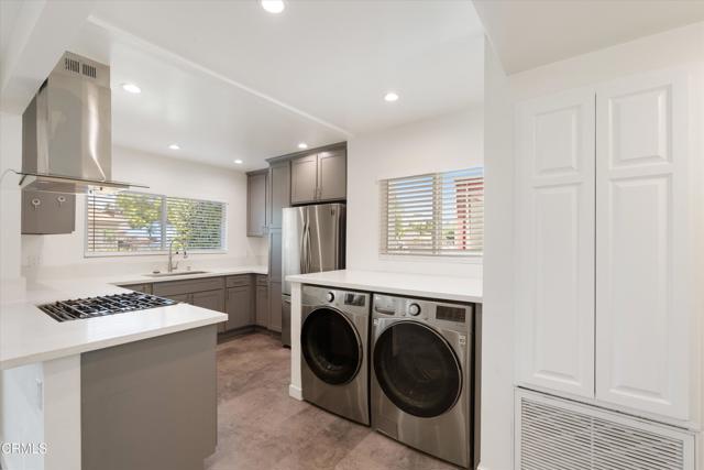 2664 S La Brea Avenue, Los Angeles CA: https://media.crmls.org/mediaz/011be1c1-5e8b-44fe-8c49-424c02915977.jpg