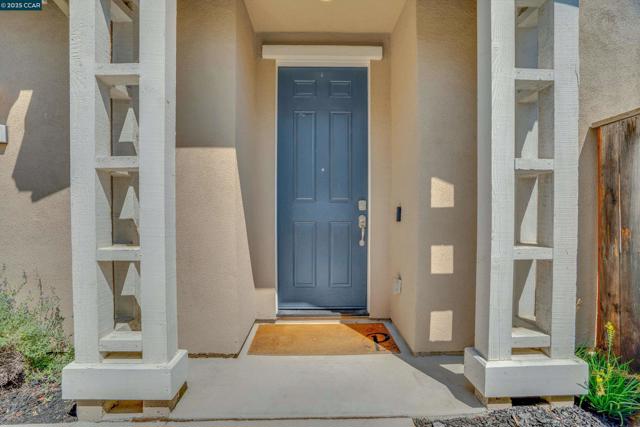 218 Ladybug Ln, Martinez CA: https://media.crmls.org/mediaz/011c05ff-18ba-4fad-8eb3-8b93f9a4023b.jpg