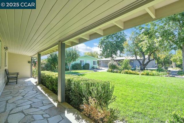 2280 Concord Ave, Brentwood CA: https://media.crmls.org/mediaz/011c24b2-c868-4d6b-b2d1-99a3a667d967.jpg
