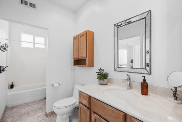 1111 Amelia Place, Escondido CA: https://media.crmls.org/mediaz/011c303a-9f31-48e2-8c78-4ac8ebfe619a.jpg