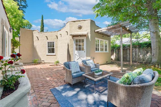 766 Nash Avenue, Menlo Park CA: https://media.crmls.org/mediaz/011c5233-55d2-45d5-a80b-4035e47c42f2.jpg