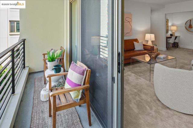 438 W Grand Ave, Oakland CA: https://media.crmls.org/mediaz/011cc6c1-e9c0-48f7-ba94-f11020369a91.jpg