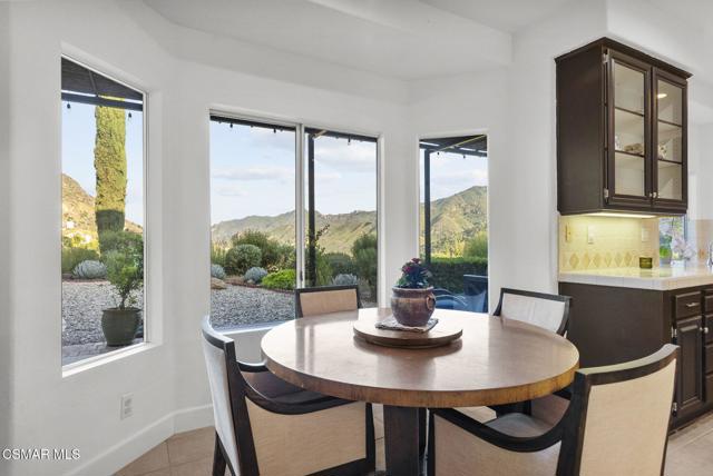 29845 Vista Del Arroyo, Agoura Hills CA: https://media.crmls.org/mediaz/011cd655-db1c-4001-905a-4e5e37939fe3.jpg