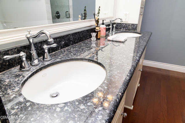 385 Somerset Circle, Thousand Oaks CA: https://media.crmls.org/mediaz/011d439a-e46a-4da1-8f2d-5bd23434d887.jpg
