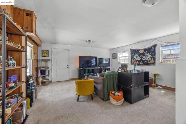 Image 28 of 45 For 271 38th St  