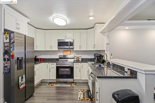 Image 14 of 40 For 79 Panoramic Avenue