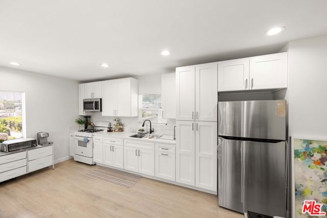 7752 Le Berthon Street, Tujunga CA: https://media.crmls.org/mediaz/011d6129-d788-4600-9841-f24a71e56ff4.jpg