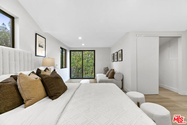 5132 Escobedo Drive, Woodland Hills CA: https://media.crmls.org/mediaz/011e0f1c-e919-41e4-987a-52a9626feac4.jpg