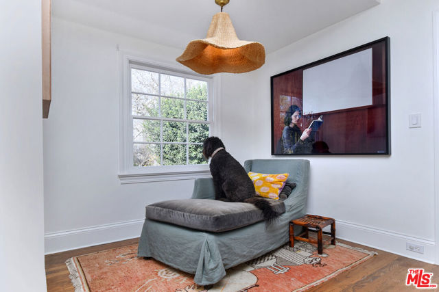 4444 Libbit Avenue, Encino CA: https://media.crmls.org/mediaz/011e4763-64e7-42c1-aa5f-d1ac661bd358.jpg